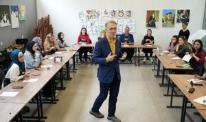 Ressam Cemal Toy, renklerin şifasını Kocaeli’ye taşıdı