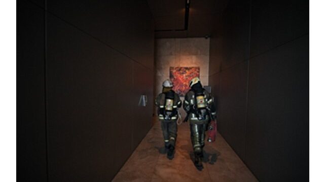 47 katlı binada nefes kesen tatbikat