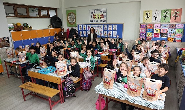 Başkan Altay 31 İlçedeki 220 Bin Çocuğa Şivlilik Mutluluğu Yaşattı