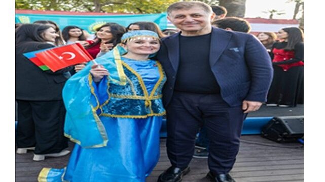 Başkan Tugay Dünya Türk Dili Ailesi Günü’nü öğrencilerle birlikte kutladı