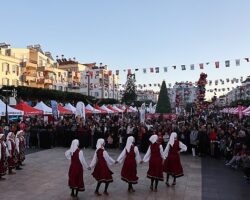 Başkan Vekili Büşra Özdemir Noel Baba Festivali’ne katıldı