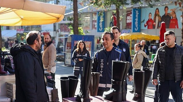 Büyükşehir Zabıtasından kaldırım işgallerine sıkı denetim