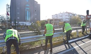 Büyükşehir’den Gazi Bulvarı’nda otokorkuluk çalışması