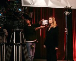 Demet Evgâr’dan Vodafone Kırmızı Işık Uygulamasıyla Şiddete Dur Çağrısı