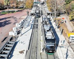 Don Kişot, İzBBŞT sahnesinde kapalı gişe prömiyer yaptı