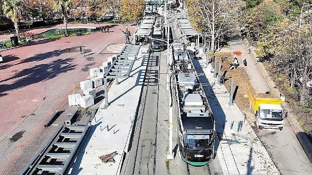 Don Kişot, İzBBŞT sahnesinde kapalı gişe prömiyer yaptı