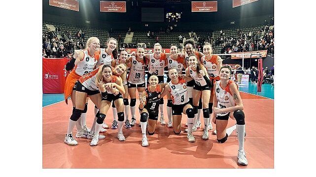 Eczacıbaşı Dynavit, evinde Zeren Spor’u 3-0 mağlup etti