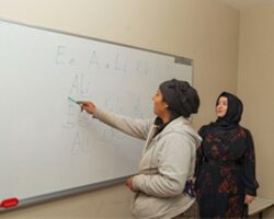 “Emojilerle konuşuyorduk, şimdi okuma yazma öğreniyoruz”