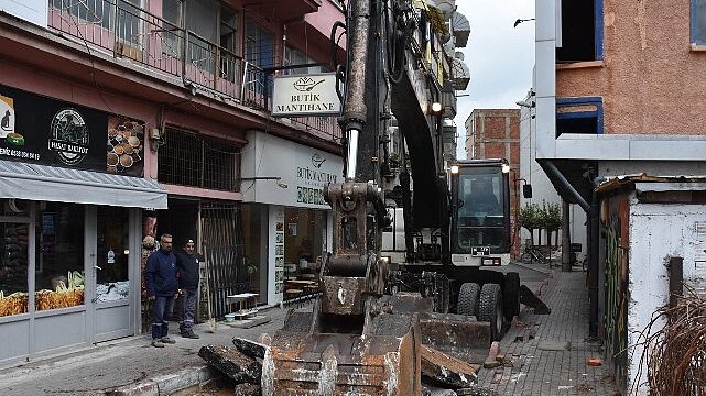 Gemlik’te Yol Çalışmaları Hız Kesmeden Devam Ediyor