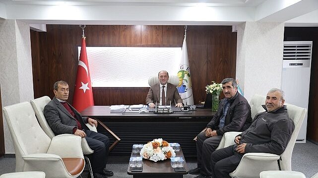 Halk Günü’ne Yoğun İlgi: Başkan Yıldız Vatandaşlarla Tek Tek İlgilendi