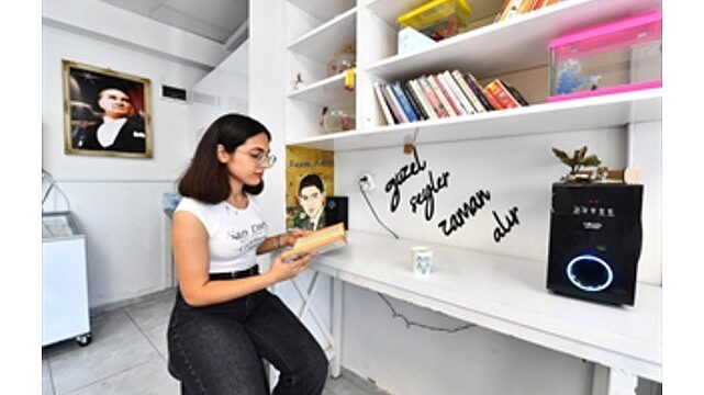 İzmir Büyükşehir öğrencinin yanında