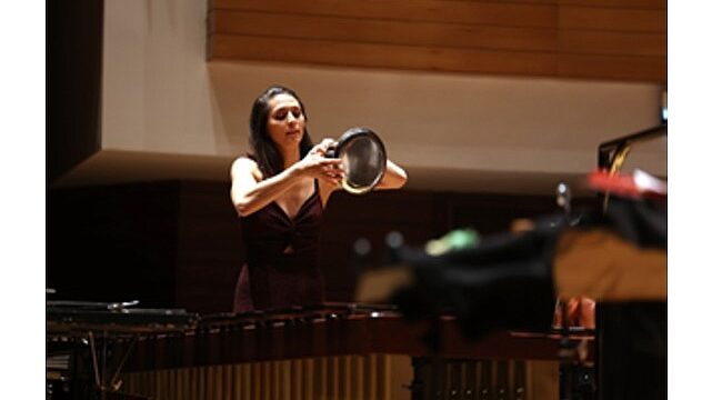 İzmir Devlet Senfoni Orkestrası’na tencere ve tava ile eşlik etti