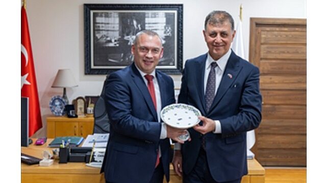 İzmir-Macaristan hattında “kardeş kent” ilişkisinin temelleri atıldı