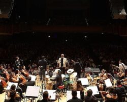 İzmir Oda Orkestrası Latin müzikleriyle dans ettirdi