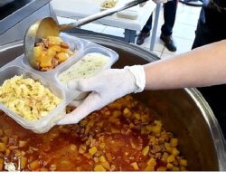 İznik Belediyesi’nden 365 Gün Sıcak Yemek Desteği