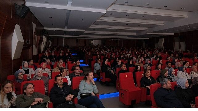 “Kadın Sığınağı” İlk Gösterimiyle İzleyiciden Tam Not Aldı