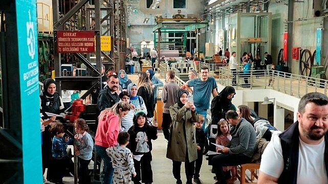 Kâğıt uçaklar geleceğin hayalleri için havalandı