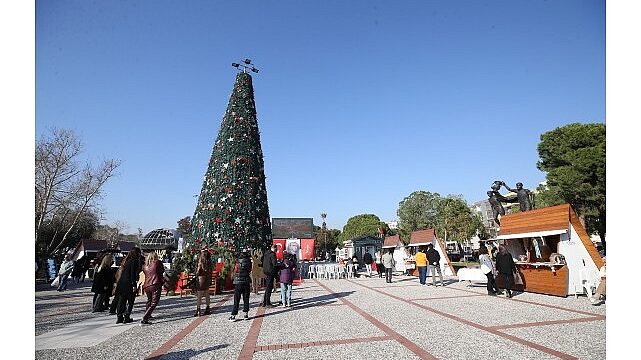 Karşıyaka ışıl ışıl olacak: ‘Yeni Yıl Şenliği’ 13 Aralık’ta başlıyor!