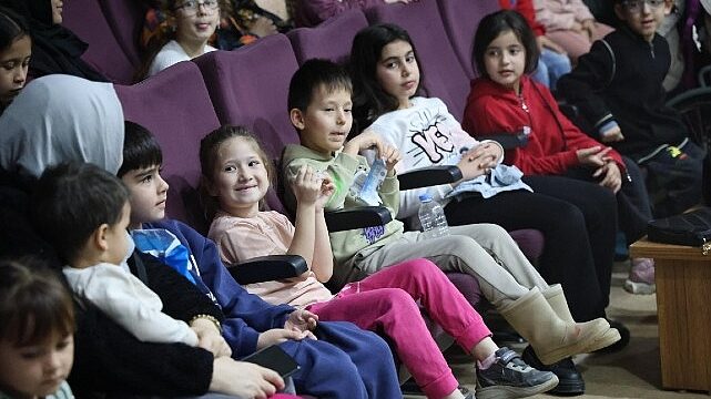 Kartepe’de Minik İzleyicilere Neşeli Bir Gün