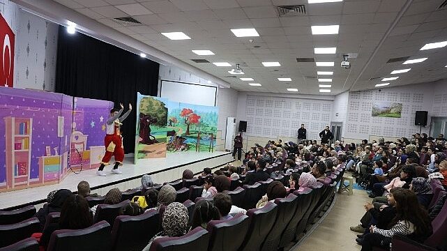 Kartepe’de Neşe ve Cesaret Dolu Tiyatro