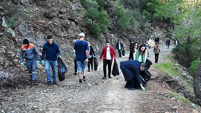 Kemer’de çevre temizliği etkinliği