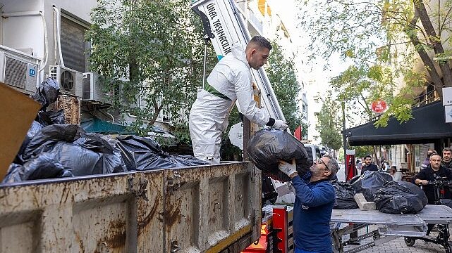 Konak Belediyesi’nden çöp ev operasyonu: 4 kamyon atık çıktı