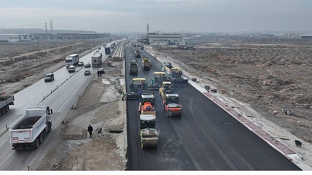 Konya Büyükşehir Tramvay Hattı Çalışmaları Devam Eden Aslım Caddesi’nde Yoğun Asfaltlama Çalışması Yapıyor