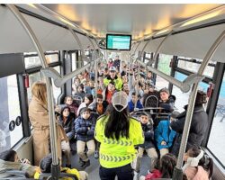 Konya Büyükşehir’in Nezaket Otobüsü Öğrencilere Trafik Kültürünü Aşılıyor