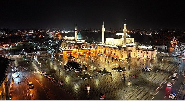 Konya Büyükşehir’in Şeb-i Arus Haftasına Özel Aydınlatmaları Şehri Renklendirdi