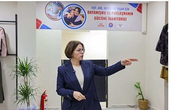 Maltepe’de Sosyal Belediyecilik Örneği: “Açık Dolap” Yenilenerek Hizmete Sunuldu