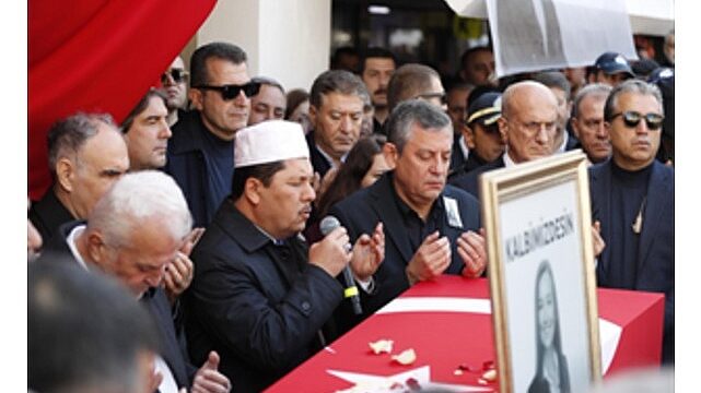 Manisa’nın ilk kadın belediye başkanı Gülşah Durbay son yolculuğuna uğurlanıyor