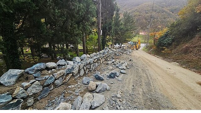 Mezarlıklara 6 bin metreküp taş duvar inşa ediliyor