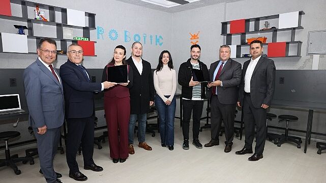 Okul-Sanayi İş Birliğiyle Okullara Bilgisayar Bağışı Yapılıyor