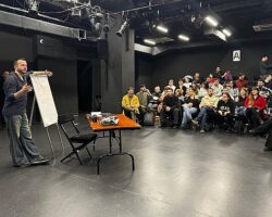 Oyun Yazımı Atölyesi Yazar, Yönetmen ve Oyuncu Murat Mahmutyazıcıoğlu’nun Atölyesiyle Başladı