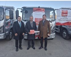 Salihli Belediyesi’ne Yeni Çöp Toplama Kamyonu