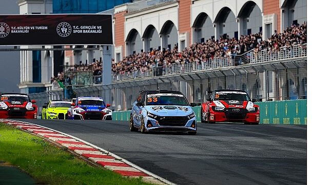 TOSFED İstanbul Park’ta Yağmur Altında Son Tango