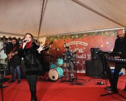 Yeni Yıl Festivali’nde Şarkılar Bursalıların İçini Isıttı