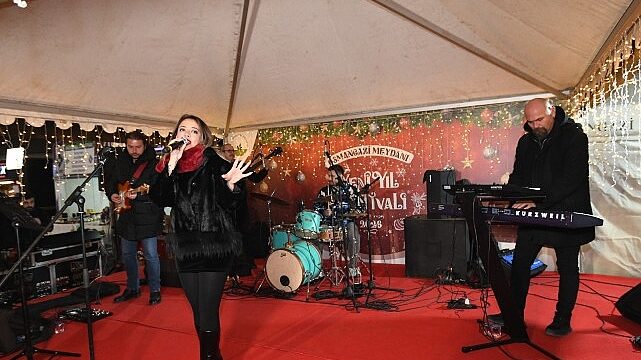 Yeni Yıl Festivali’nde Şarkılar Bursalıların İçini Isıttı