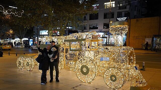 Yeni Yılın En Işıltılı Adresi: Kadıköy