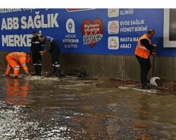 Antalya Büyükşehir Belediyesi 714 personel, 374 araç ile sahadaydı