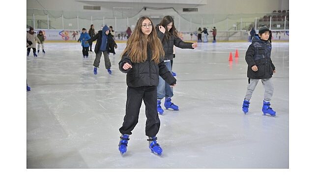 Başkan Dutlulu’dan Öğrencilere Karne Hediyesi