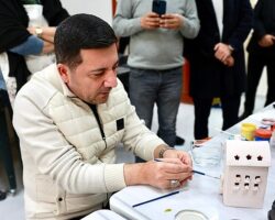 Belediye Başkanımız Rasim Arı, Dekorlu Sırlı Mumluk Boyadı