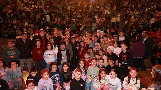 Belediye Başkanımız Rasim Arı’nın Çocuklara Hediyesi