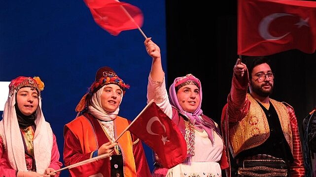 Büyükakın: “Sizler sadece öğrenci değil, gönül elçilerimizsiniz”