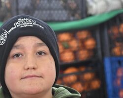 Çarşamba Pazarı Esnafına Eldiven ve Bere Desteği