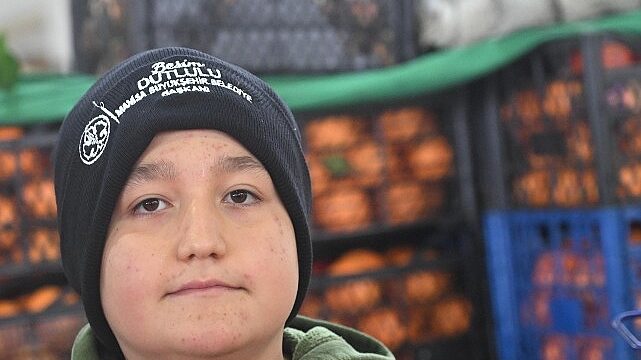 Çarşamba Pazarı Esnafına Eldiven ve Bere Desteği