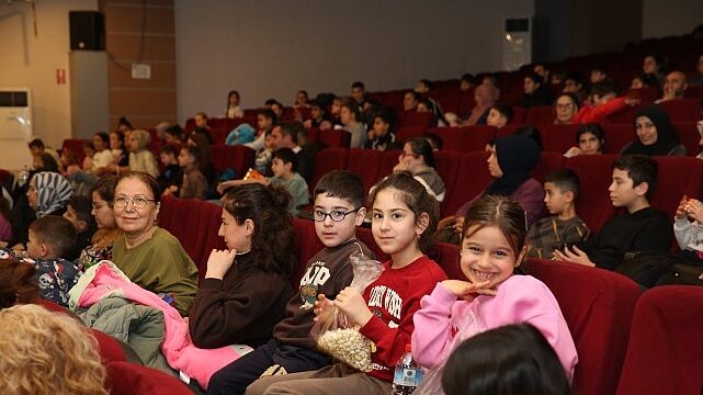 Çiğli’de Sömestr Tatili Sinemayla Şenlendi: 7 Bin 500 Çocuk Beyaz Perdeyle Buluştu