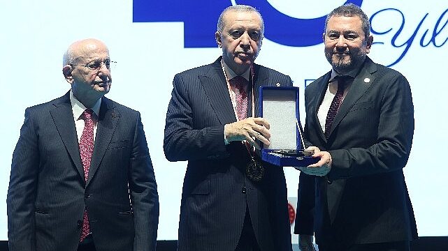 Cumhurbaşkanı Erdoğan’dan Nazım Torbaoğlu’na Vefa Plaketi