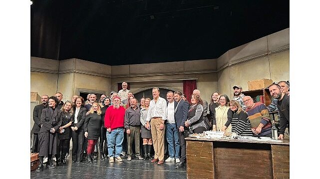 Devlet Tiyatrosu’nun Unutulmaz Oyunu “Profesyonel” Son Kez Sahnedeydi