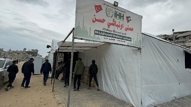 Gazze’de Ramazan’a çadır cami: İsrail yıktı, Büyükşehir kurdu